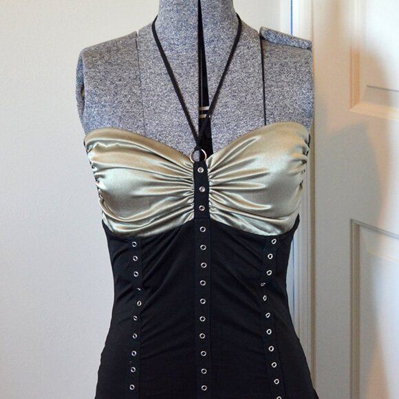 C.C. 1827 "Made You Look" brand Halter Top size medium - Picture 2 of 10